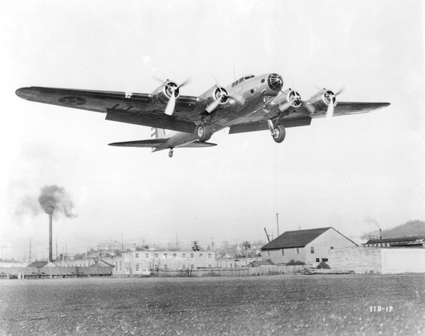  Boeing Y1B-17  