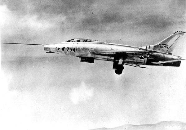 USAF North American Aviation YF-100A Super Sabre 52-5754