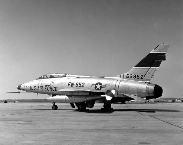 USAF North American Aviation F-100F Super Sabre 56-3952